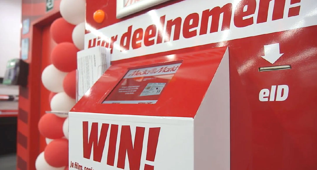 Kiosque CustoCentrix intégrant un lecteur de carte d’identité eID chez MediaMarkt. Kiosque CustoCentrix intégrant un lecteur de carte d’identité eID chez MediaMarkt.
